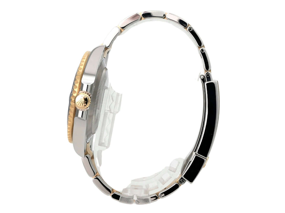 Rolex Submariner Date 41 Edelstahl Gelbgold 126613LB seitliche Ansicht des Edelstahl- und Gelbgold-Armbands.