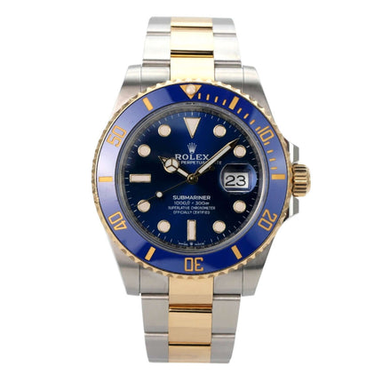 Rolex Submariner Date 41 Edelstahl Gelbgold 126613LB in Details mit blauem Zifferblatt und gelbgoldener Lünette
