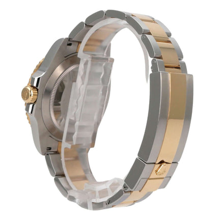 Rolex Submariner Date 41 Edelstahl Gelbgold 126613LB Armbanddetail mit poliertem Edelstahl und 18 Karat Gelbgold.