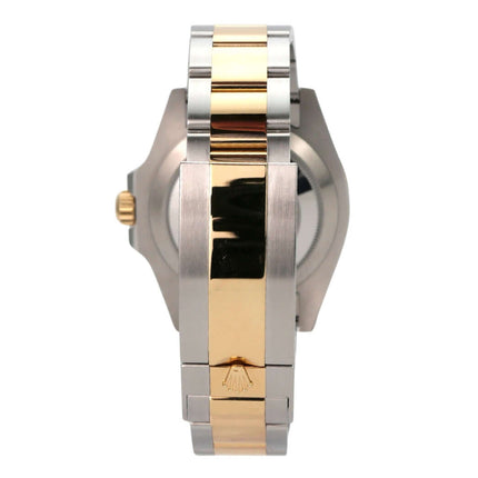 Rolex Submariner Date 41 Edelstahl Gelbgold 126613LB seitliche Ansicht mit Edelstahl- und Gelbgold-Armband