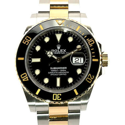 Rolex Submariner Date 41 Edelstahl Gelbgold 126613LN mit schwarzem Zifferblatt und Oyster Armband aus Edelstahl und 18 Karat Gelbgold.