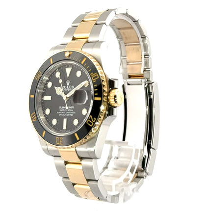Rolex Submariner Date 41 Edelstahl Gelbgold 126613LN aus 2021 mit schwarzem Zifferblatt und 18 Karat Gelbgold Lünette
