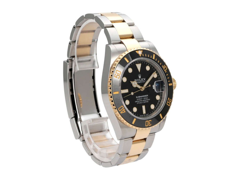 Rolex Submariner Date 41 Edelstahl Gelbgold 126613LN mit poliertem und satiniertem Armband.