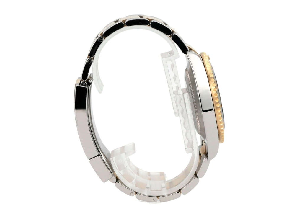 Rolex Submariner Date 41 Edelstahl Gelbgold 126613LN Seitensicht auf das Armband und Gehäuse