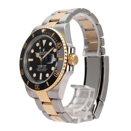 Rolex Submariner Date 41 Edelstahl Gelbgold 126613LN Uhr mit schwarzem Zifferblatt und goldener Lünette seitlich
