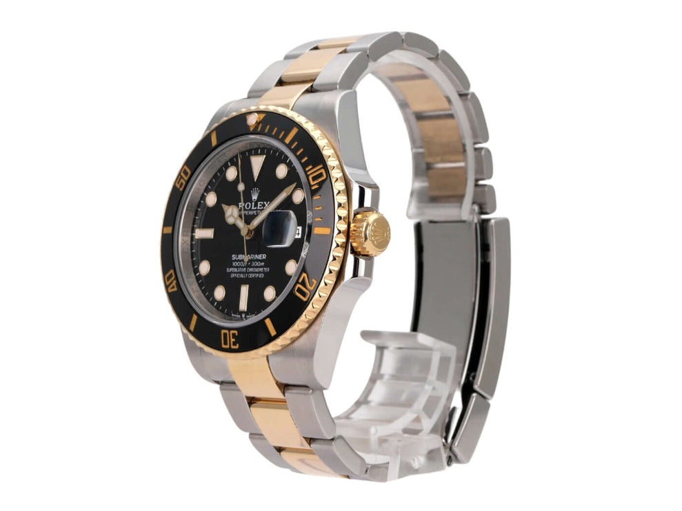 Rolex Submariner Date 41 Edelstahl Gelbgold 126613LN Uhr mit schwarzem Zifferblatt und goldener Lünette seitlich