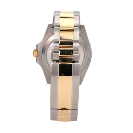 Rolex Submariner Date 41 Edelstahl Gelbgold 126613LN seitliche Ansicht des Armbands mit Edelstahl und Gelbgold.
