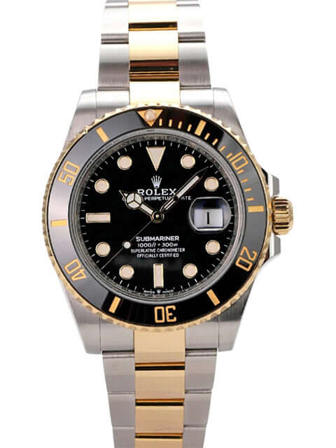 Rolex Submariner Date 41 Edelstahl Gelbgold 126613LN mit schwarzem Zifferblatt und goldener Lünette.