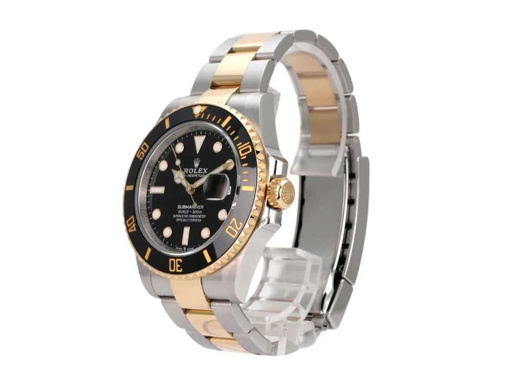 Rolex Submariner Date 41 Edelstahl Gelbgold 126613LN mit schwarzem Zifferblatt und Edelstahl-Gehäuse.