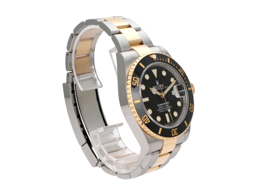 Rolex Submariner Date 41 Edelstahl Gelbgold 126613LN mit schwarzem Zifferblatt und goldfarbener Lünette.
