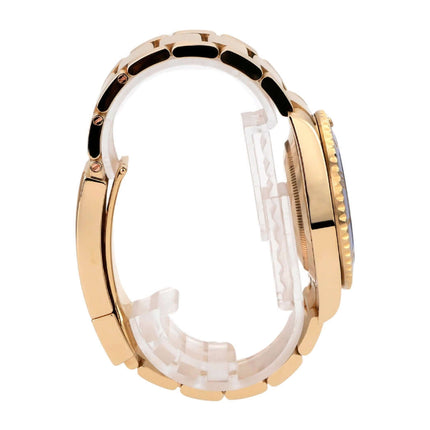 Seitenansicht der Rolex Submariner Date 41 Gelbgold 126618LB mit 18 Karat Gelbgold Geh&auml;use und Armband.