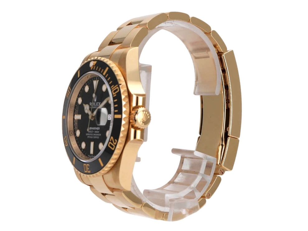 Rolex Submariner Date 41 Gelbgold 126618LN seitliche Ansicht mit schwarzem Zifferblatt und goldenem Armband.