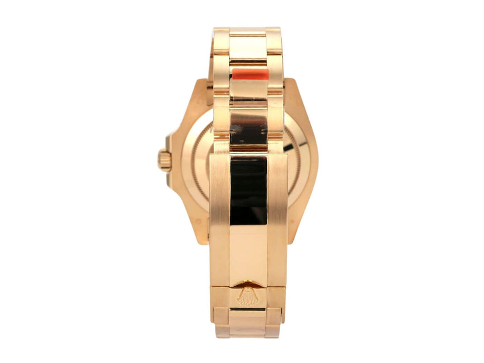 Rolex Submariner Date 41 Gelbgold 126618LN seitliche Ansicht des 18 Karat Gelbgold Gehäuses und Armbands.