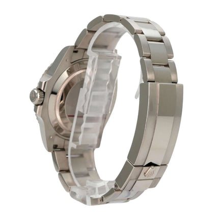 Rolex Submariner Date Weißgold 126619LB, Seitenansicht mit Oyster-Armband und Gehäuse aus 18 kt Weißgold