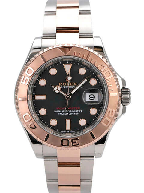 Rolex Yacht-Master 40 Oystersteel Everose-Gold 126621 Schwarz mit schwarzem Zifferblatt und poliertem Armband.