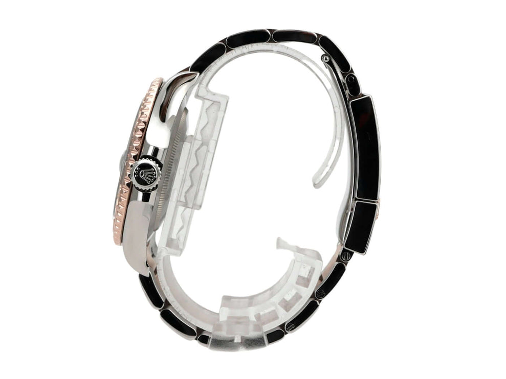 Rolex Yacht-Master 40 Oystersteel Everose-Gold 126621 Schwarz Seitenansicht des Armbands und Gehäuses.