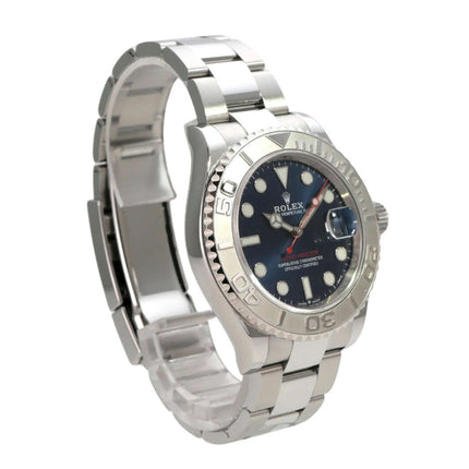 Rolex Yacht-Master 40 Oystersteel Platin 126622 Blau mit blauem Zifferblatt und Edelstahlarmband.