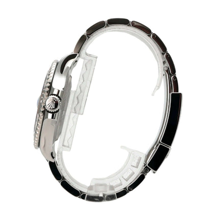 Rolex Yacht-Master 40 Oystersteel Platin 126622 Blau seitliche Ansicht des Gehäuses und Armbands aus Edelstahl und Platin.