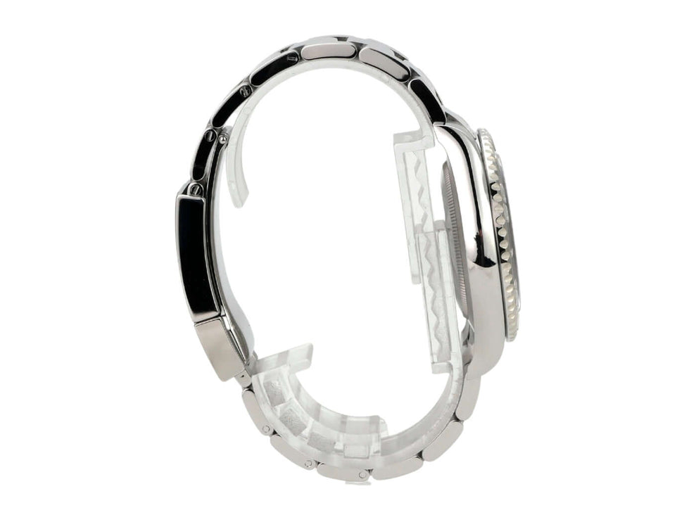 Seitenansicht der Rolex Yacht-Master 40 Oystersteel Platin 126622 Blau mit poliertem Edelstahlarmband.