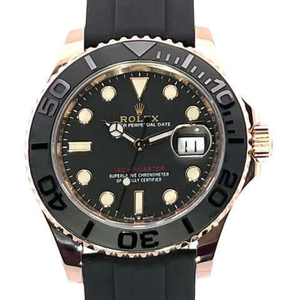 Rolex Yacht-Master 40 Everose-Gold 126655, 18 kt Everose-Gold, schwarzes Zifferblatt, Oyster Kautschukband, beidseitig drehbare Lünette.