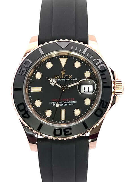 Rolex Yacht-Master 40 Everose-Gold 126655, 18 kt Everose-Gold, schwarzes Zifferblatt, Oyster Kautschukband, beidseitig drehbare Lünette.