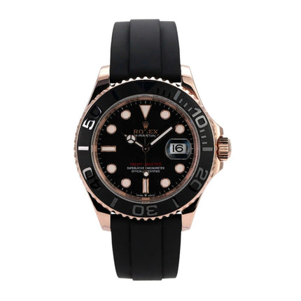 Rolex Yacht-Master 40 Everose-Gold 126655 mit schwarzem Zifferblatt und Oyster Kautschukband.