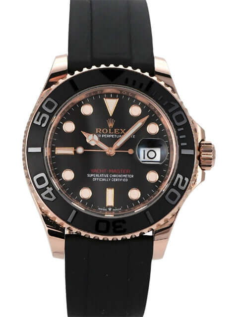 Rolex Yacht-Master 40 Everose-Gold 126655 mit schwarzem Zifferblatt und Oyster Kautschukband.