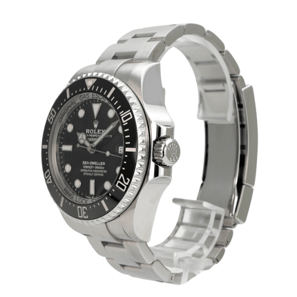 Rolex Sea-Dweller 126660 Deepsea seitliche Ansicht mit schwarzem Zifferblatt und Edelstahlband