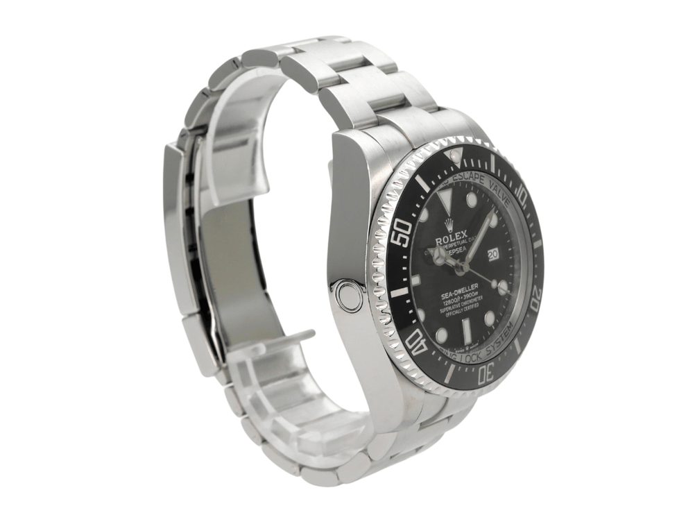 Rolex Sea-Dweller 126660 Deepsea Uhr mit Edelstahlgehäuse und schwarzem Zifferblatt, seitliche Ansicht der Uhr.