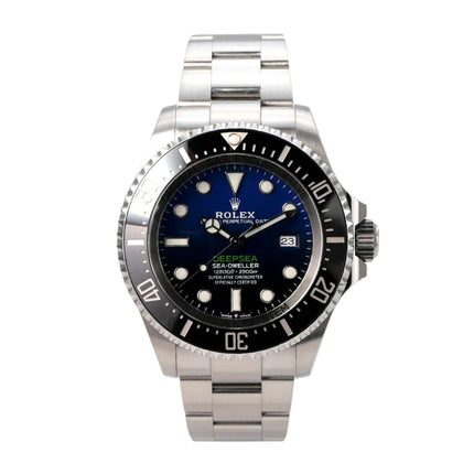 Rolex Sea-Dweller Deepsea 126660 D-Blue auf Edelstahlband mit blauem Zifferblatt und schwarzer Lünette.
