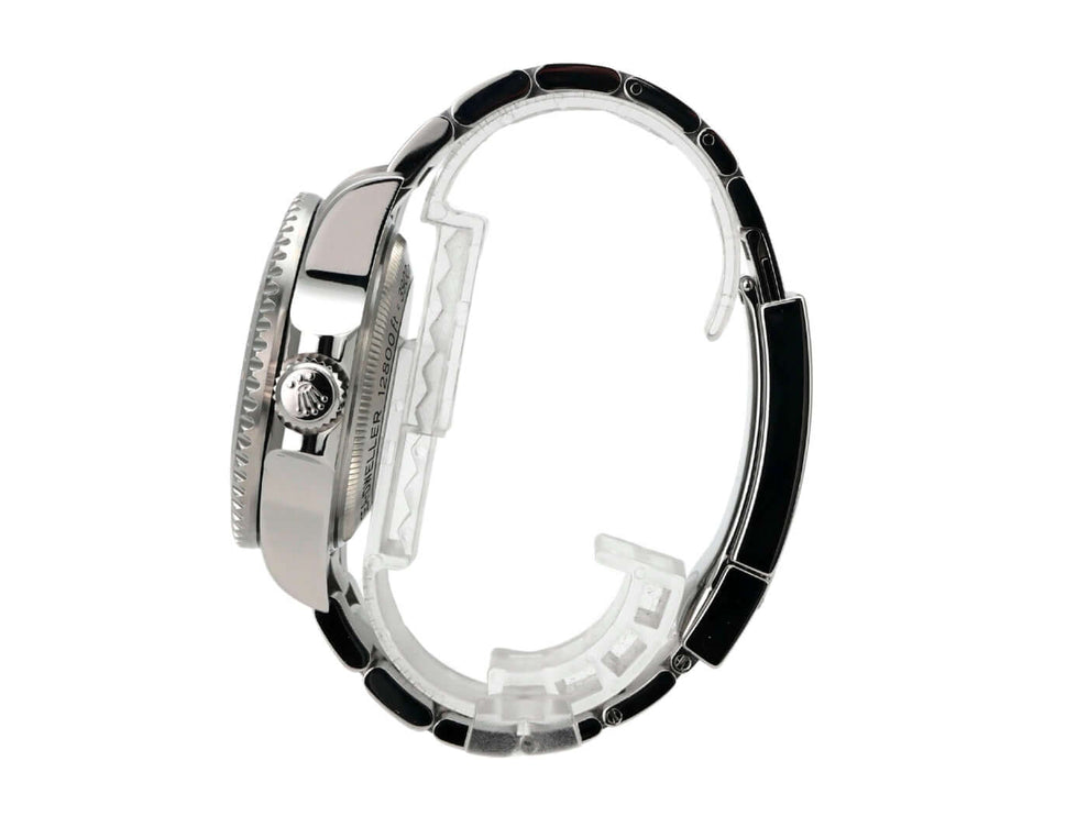 Detailansicht der Rolex Sea-Dweller Deepsea 126660 D-Blue, Edelstahlgehäuse und Oyster Armband.