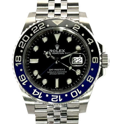 Rolex GMT-Master II Edelstahl Ref. 126710BLNR mit blau/schwarzer Keramik Lünette und Jubile-Edelstahlarmband, schwarzes Zifferblatt, 40 mm.
