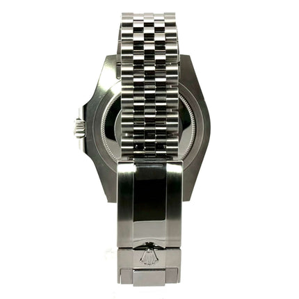 Rückansicht der Rolex GMT-Master II Edelstahl 126710BLNR aus 2019 mit poliertem und satiniertem Jubile-Edelstahlarmband und Sicherheitsfaltschließe.