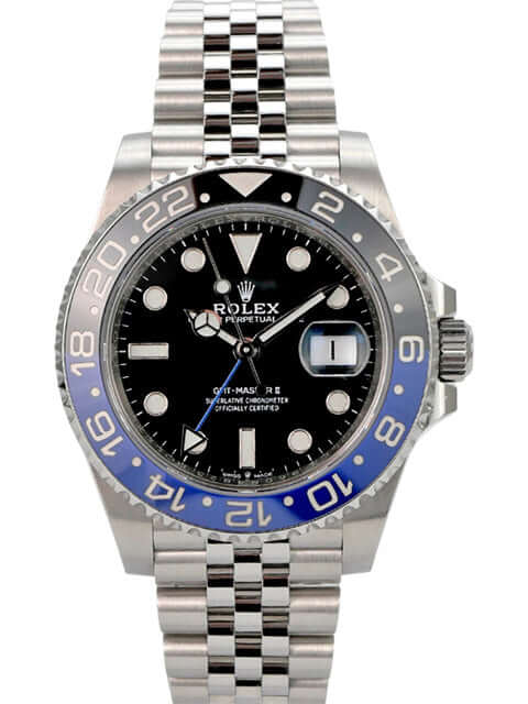 Rolex GMT-Master II 126710BLNR Edelstahl Uhr mit schwarzem Zifferblatt und blau/schwarzer Keramikeinlage.