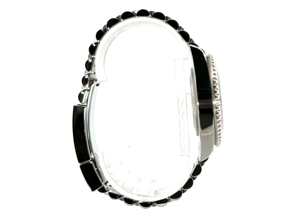 Seitenansicht der Rolex GMT Master II Edelstahl 126710BLNR aus 2020 mit Edelstahlgehäuse und Jubile-Edelstahlarmband