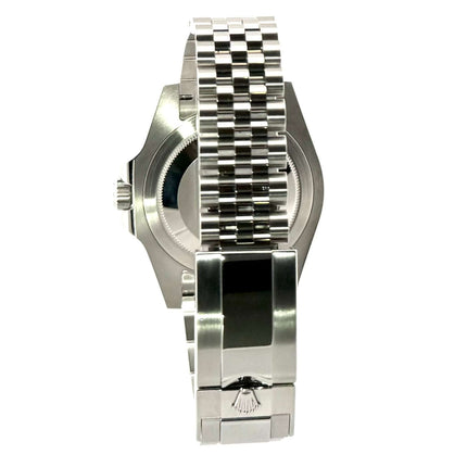 Rückansicht der Rolex GMT Master II Edelstahl 126710BLNR aus 2020, mit Jubilee-Edelstahlarmband und Sicherheitsfaltschließe.