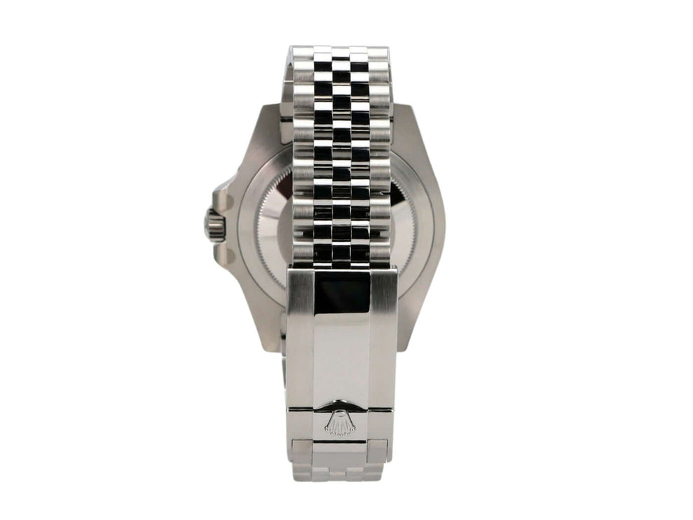Rolex GMT-Master II 126710BLNR Edelstahl mit poliertem Jubile-Armband, seitliche Ansicht der Uhr.