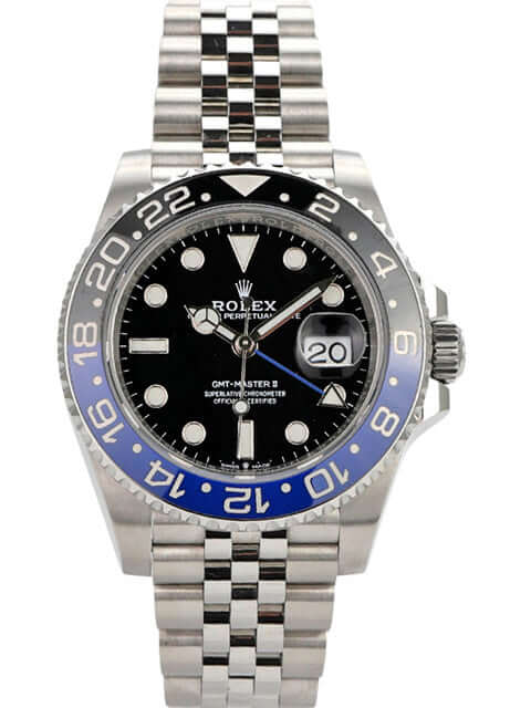 Rolex GMT-Master II 126710BLNR Edelstahl mit schwarzem Zifferblatt und blauer schwarzer Lünette auf Edelstahlarmband.