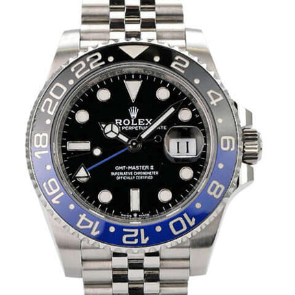 Rolex GMT-Master II 126710BLNR Edelstahl mit schwarzem Zifferblatt und blau/schwarzer Keramikeinlage.