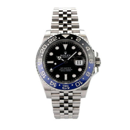 Rolex GMT-Master II 126710BLNR Edelstahl in Edelstahl mit schwarzem Zifferblatt und blauer Lünette.