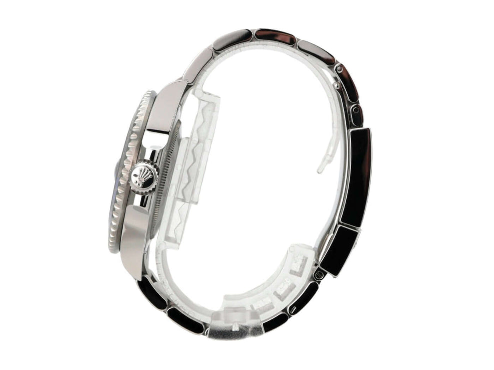 Rolex GMT-Master II Edelstahl 126710BLNR Oyster-Band seitliche Ansicht der Uhr mit Edelstahlarmband