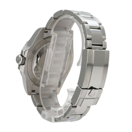 Rolex GMT-Master II Edelstahl 126710BLNR Oyster-Band, seitliche Ansicht des Gehäuses und Armbands aus poliertem Edelstahl.