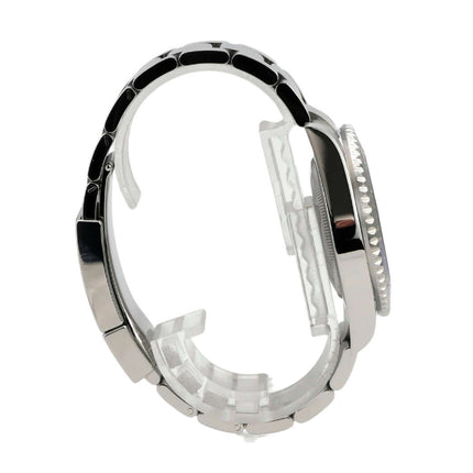 Rolex GMT-Master II Edelstahl 126710BLNR Oyster-Band seitliche Ansicht des Armbands und Gehäuses.