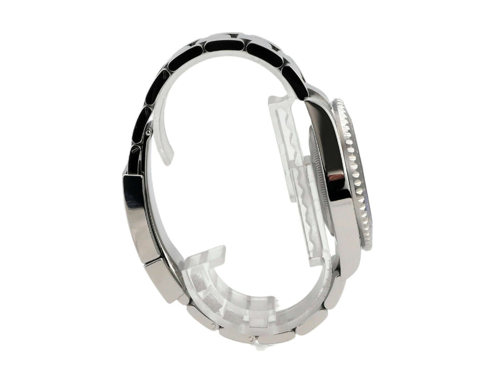 Rolex GMT-Master II Edelstahl 126710BLNR Oyster-Band seitliche Ansicht des Armbands und Gehäuses.