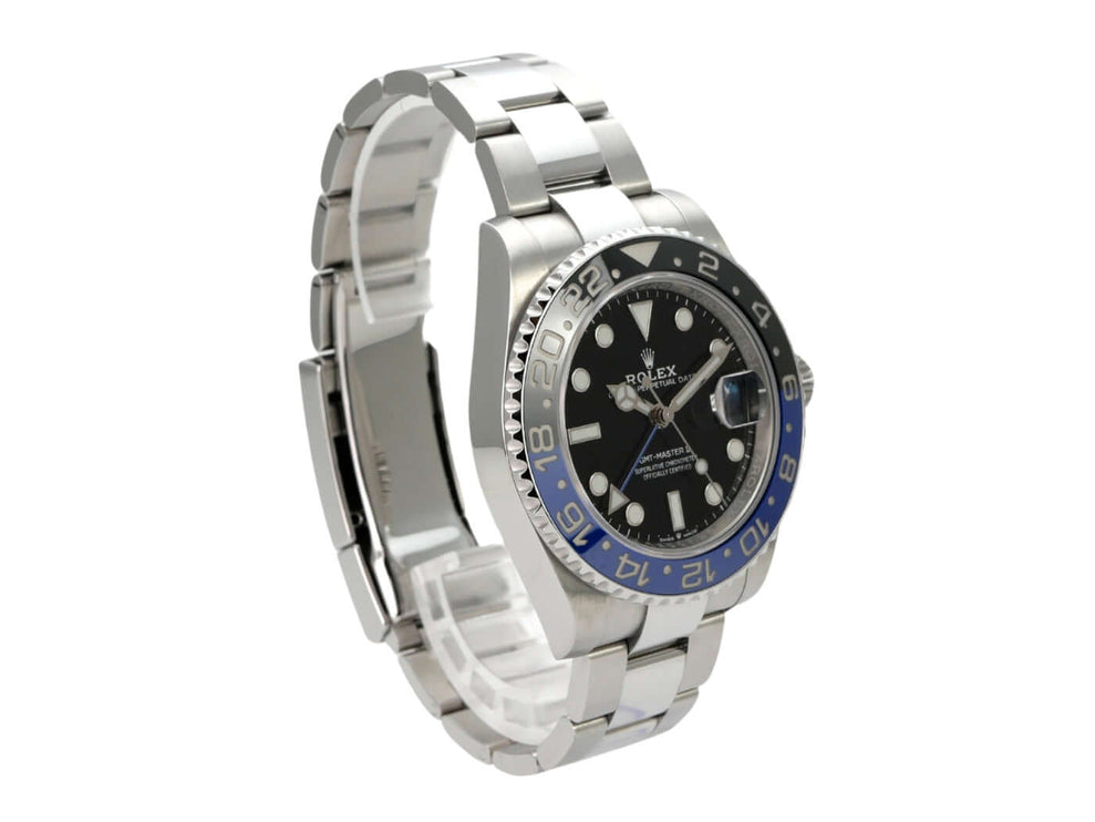 Rolex GMT-Master II Edelstahl 126710BLNR Oyster-Band seitliche Ansicht mit schwarzem Zifferblatt und Edelstahlarmband