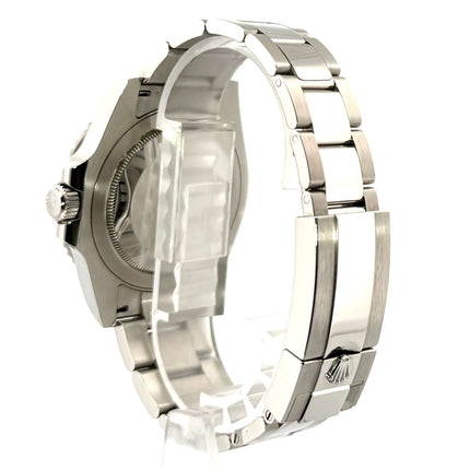 Rückansicht der Rolex GMT-Master II Edelstahl 126710BLNR mit poliertem und satiniertem Oyster-Band und Sicherheitsfaltschließe.