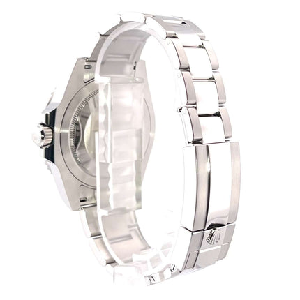 Rückansicht der Rolex GMT Master II Edelstahl 126710BLNR mit Oyster-Band, zeigt poliertes/satiniertes Stahlgehäuse und Armband 2022.