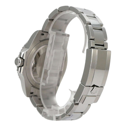 Rolex GMT-Master II Edelstahl 126710BLNR Oyster-Band seitliche Ansicht mit poliertem Edelstahlarmband.