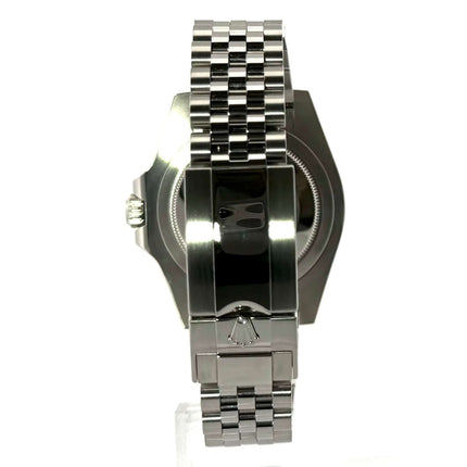 Rückansicht der Rolex GMT-Master II Edelstahl 126710BLRO mit poliertem und satiniertem Jubile-Edelstahlarmband und Sicherheitsfaltschließe.