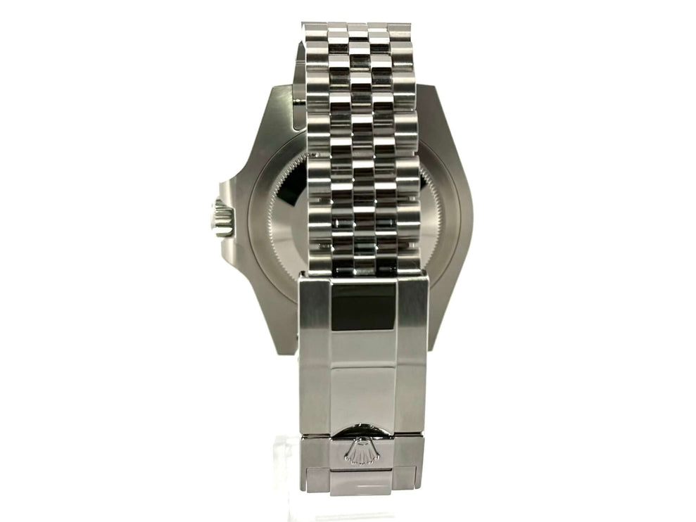 Rückansicht der Rolex GMT-Master II Edelstahl 126710BLRO mit Jubile-Edelstahlarmband und Sicherheitsfaltschließe